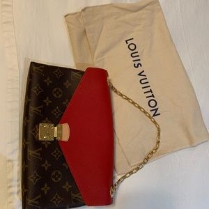 Never worn - Louis Vuitton Chain Bag